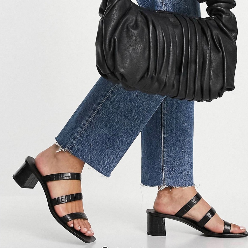 Wide width ASOS Sz 10 Wide NWT Leather Hester Block heel sandal with square toe.